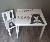 1 of 2 stoelen en tafeltje met naam en beertje (diverse kleuren) - thumbnail