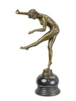 EEN BRONZEN BEELD GENAAMD "DE BEDRIEGSTER"