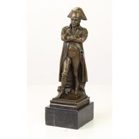 EEN BRONZEN SCULPTUUR VAN NAPOLEON