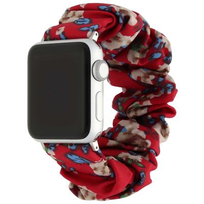 Apple Watch Nylon Scrunchie Band - Rood Met Bloemen - 44, 45, 46 & 49mm Apple Watch Nylon Scrunchie Band - Rood Met Bloemen - 44, 45, 46 & 49mm