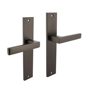 Intersteel Deurklink Hera op een rechthoekig schild antraciet grijs