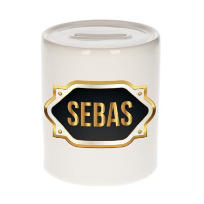 Spaarpot met voornaam Sebas - wit - goud/zwart embleem - 8 x 9 cm - keramiek - afsluitdop