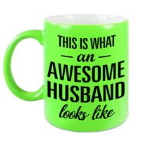 Awesome husband / echtgenoot cadeau mok / beker neon groen 330 ml - thumbnail