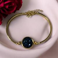 Goud Kleurige Armband met Donkerblauw Kristal - Sieraden - Spiritueelboek.nl