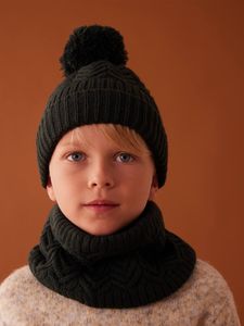 Jongensset met muts + snood + wanten/handschoenen van kabelbreiwerk dennen