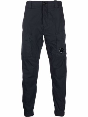 C.P. Company pantalon à patch logo au dos - Bleu