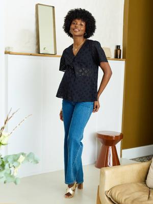 Blouse voor zwangere vrouwen in Engels borduurwerk zwart