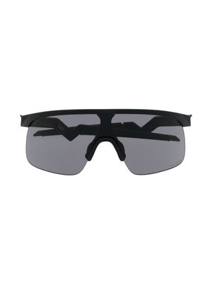 OAKLEY KID lunettes de soleil Resistor à monture oversize - Noir