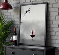 Springen naar het glas wijn poster abstract