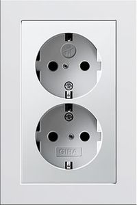 Dubbel stopcontact wit glanzend E2 Gira inbouw voor ovale dozen