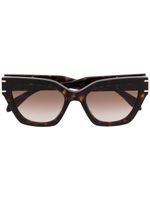 Alexander McQueen Eyewear lunettes de soleil à logo gravé - Marron