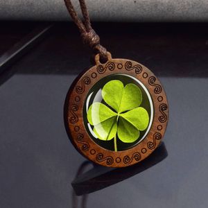 Touw Ketting met Houten Hanger en Klavertje Vier in Glas - Sieraden - Spiritueelboek.nl