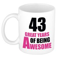 Verjaardag 43 jaar Koffiemok Cadeau - Great years of being awesome - wit/roze - voor dames
