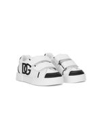 Dolce & Gabbana Kids baskets en cuir à logo embossé - Blanc