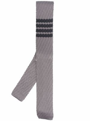 Thom Browne cravate en soie à détail 4 bandes signature - Gris