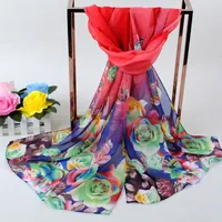 Roze chiffon sjaal met pauwen en bloemen - Home & Living - Spiritueelboek.nl