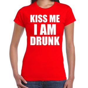 Fun t-shirt kiss me I am drunk rood voor dames