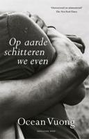 Op aarde schitteren we even (Paperback)