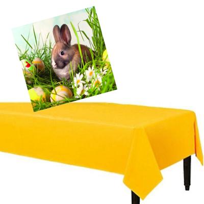Pasen tafel dekken decoratie set - geel tafelkleed 140 x 240 cm - en 20x paas thema servetten