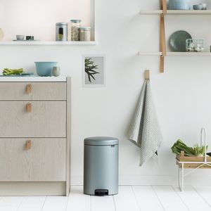 Brabantia newIcon pedaalemmer 20 liter met kunststof binnenemmer - Metallic Mint