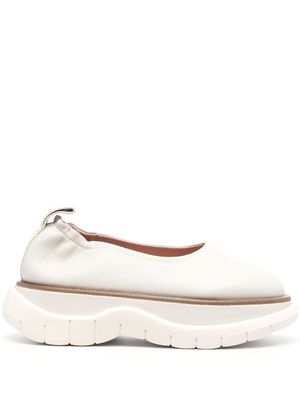 Sunnei ballerines en cuir à bout rond - Blanc