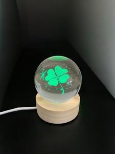 Kristallen bol lamp klavertje vier - Zout(lampen) - Spiritueelboek.nl