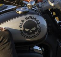 Oldskool motorfietsen met schedel Motor sticker - thumbnail