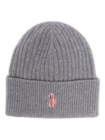 Moncler Grenoble bonnet nervuré à logo appliqué - Gris - thumbnail