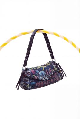 Middelgrote graffiti tas - MATERIAL FINISHES - U