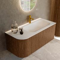 Mondiaz KURVE 105 cm Onderkast Greeploos 1 Lade Met Deuren Walnut, Wastafel Solid Surface Rechts Talc 1 Kraangat Zonder Spiegel (KRVBGS105L1L1D1KR-Wal/Tal)