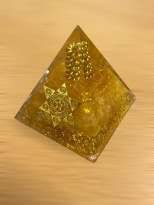 Orgoniet Piramide Citrien Koper - Spirituele beelden - Spiritueelboek.nl