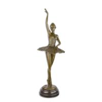 EEN BRONZEN BEELD VAN EEN BALLERINA