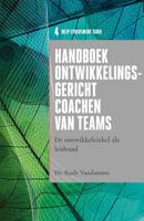 Handboek ontwikkelingsgericht coachen van teams (Paperback)