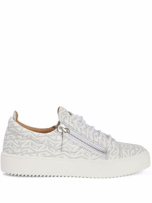 Giuseppe Zanotti baskets Gail à motif monogrammé - Blanc