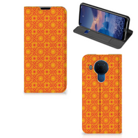 Nokia 5.4 Hoesje met Magneet Batik Oranje