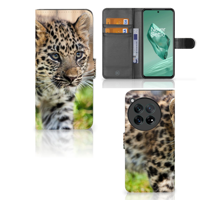 OnePlus 12 Telefoonhoesje met Pasjes Baby Luipaard