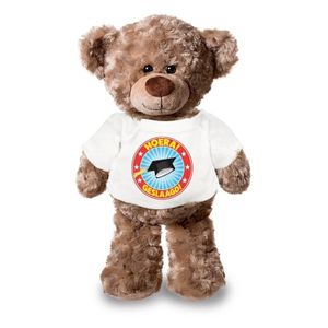 Knuffel teddybeer Hoera Geslaagd wit shirt 24 cm