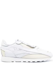 Reebok x Maison Margiela baskets à détails de perforations - Blanc