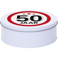 Leeftijd Snoeptrommel - koektrommel Cadeau - wit - rond blik - met 50 jaar sticker