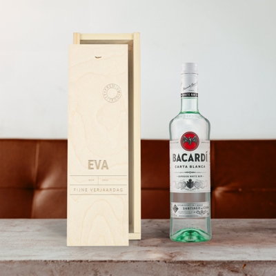 Rum in gegraveerde kist - Bacardi