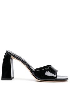 BY FAR mules en cuir verni 100 mm - Noir