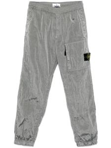 Stone Island pantalon cargo à patch Compass - Gris