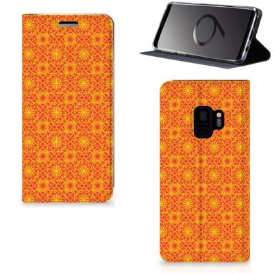 Samsung Galaxy S9 | Hoesje met Magneet | Batik Oranje
