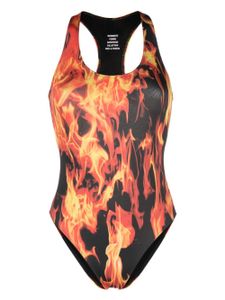 VETEMENTS maillot de bain à imprimé flammes - Orange