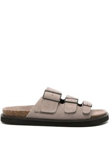 Emporio Armani sandales en cuir à logo embossé - Gris