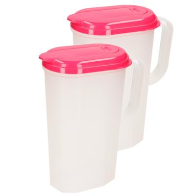Plasticforte Waterkan met deksel - 2x stuks - 2 liter - roze/ transparant - kunststof - smal
