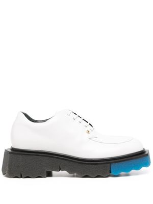 Off-White derbies à semelle épaisse - Blanc
