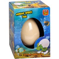 Ei met groeiende zeedieren