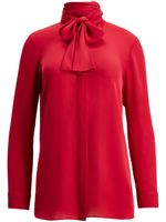 KHAITE blouse en soie Tash à détail de foulard - Rouge