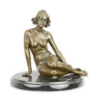 A BRONZE SCULPTURE OF MARGRET A BRONZE SCULPTURE OF MARGRET